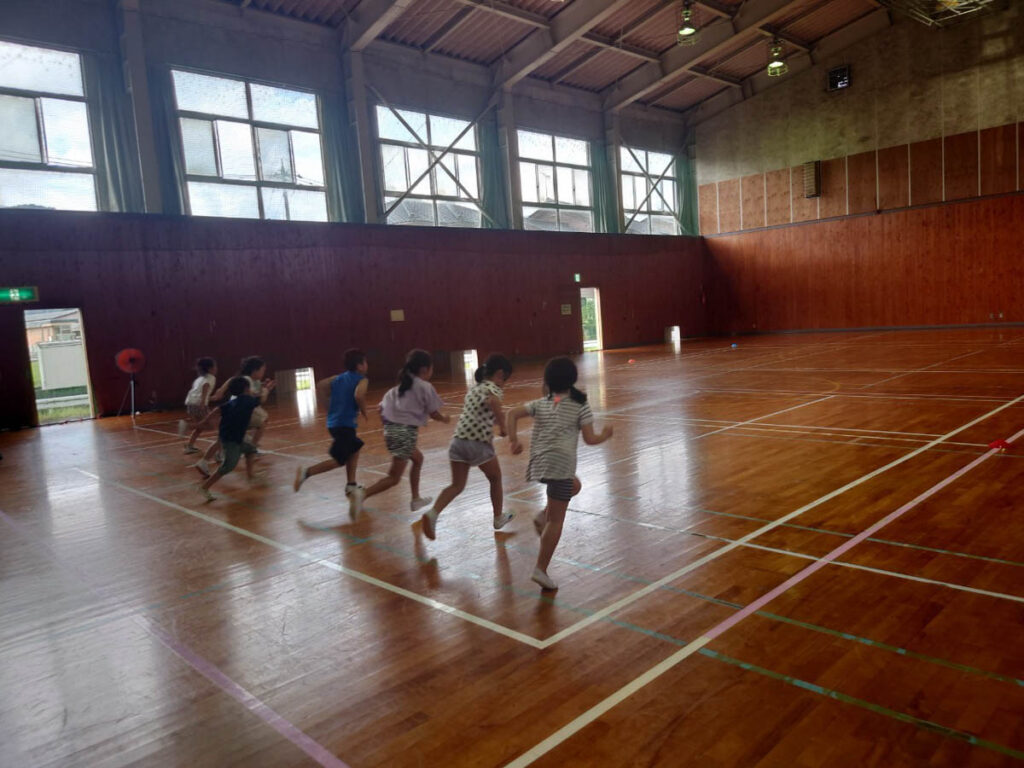 北日野地区自治振興会 放課後子ども教室「走り方を学ぼう」