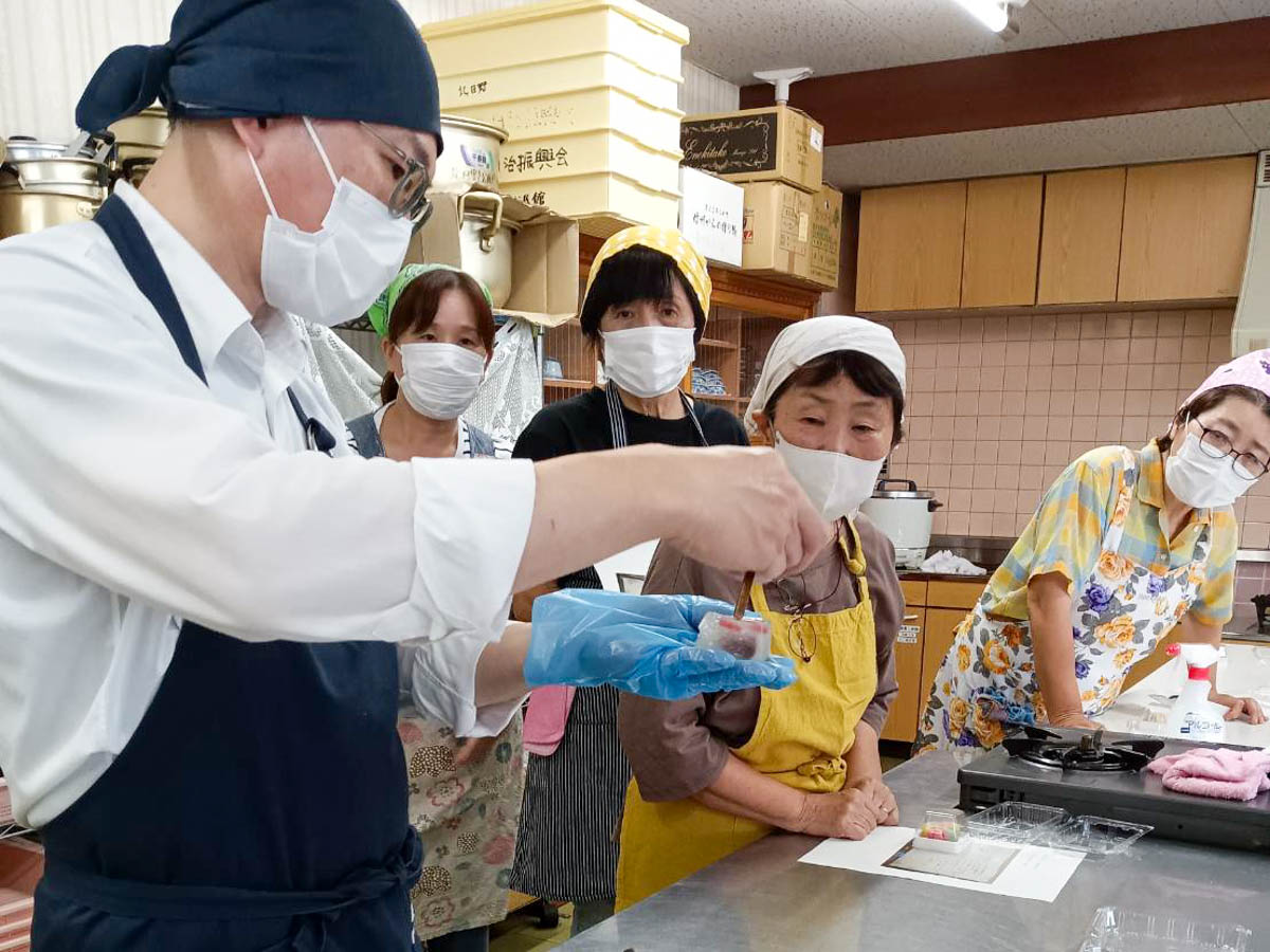 北日野地区自治振興会 和菓子作り