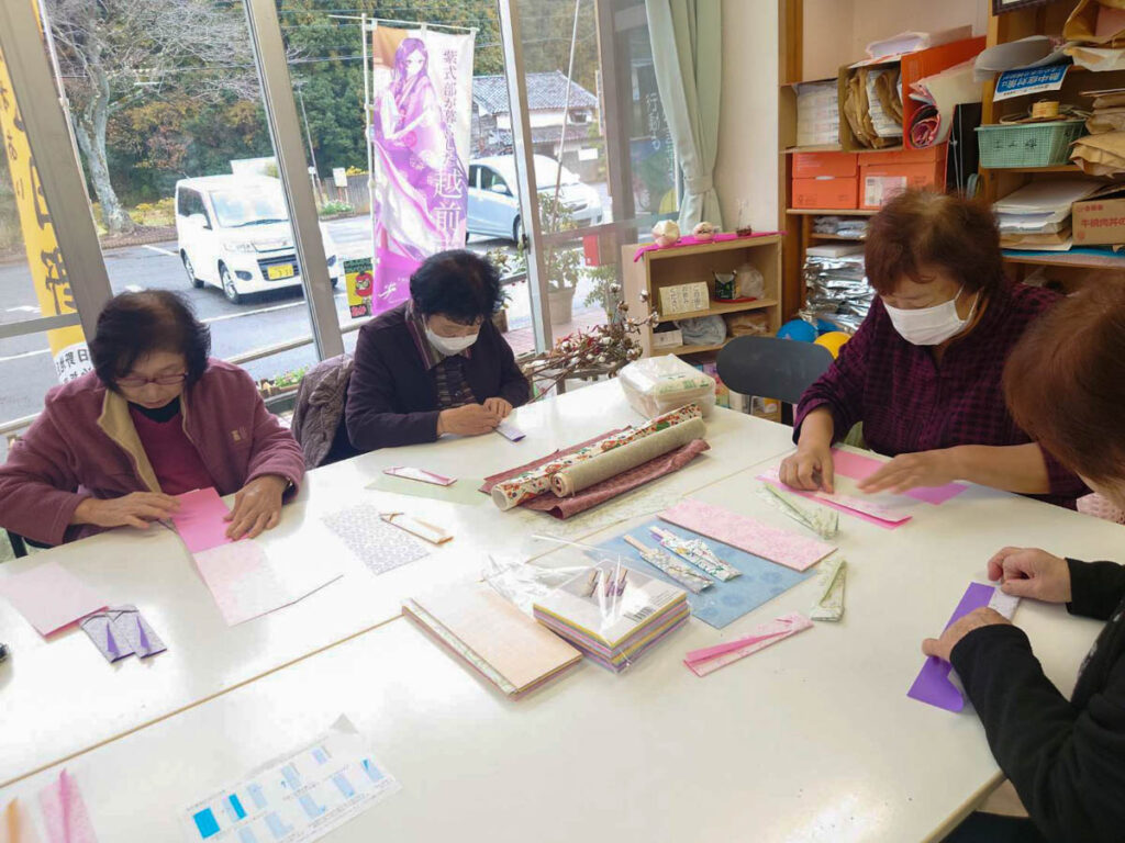 日野地区自治振興会 越前和紙の祝い箸袋づくり