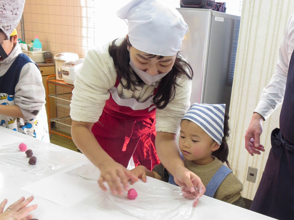 日野地区自治振興会 和菓子作り体験