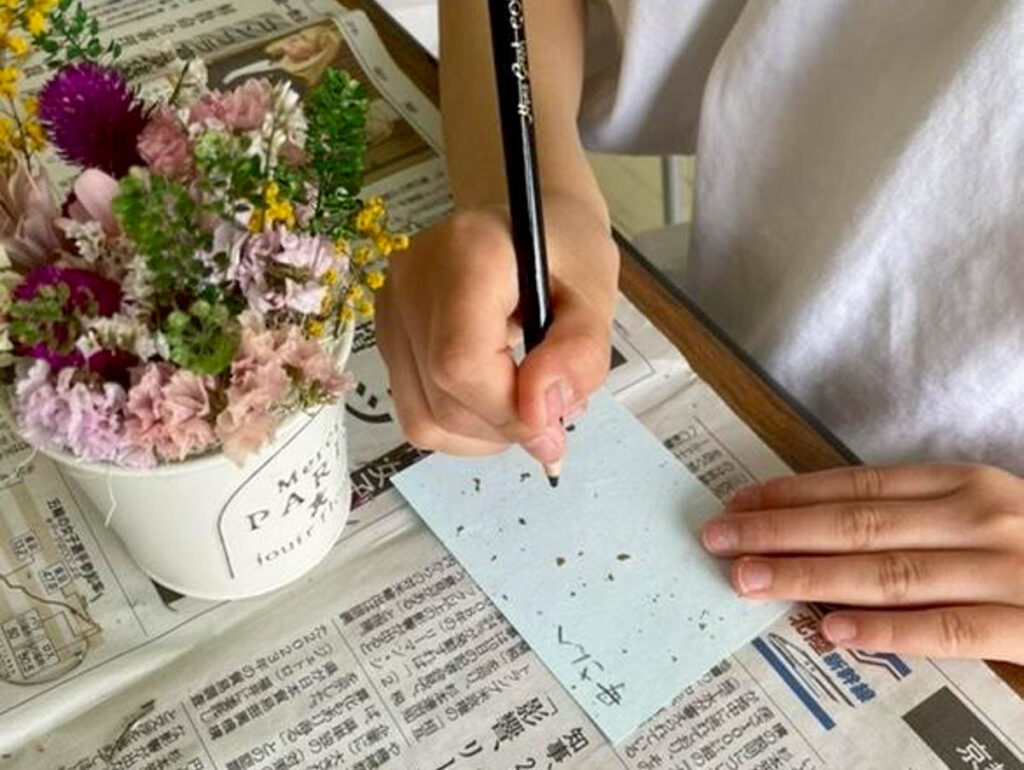 北日野地区自治振興会 母の日のフラワーアレンジメントづくり