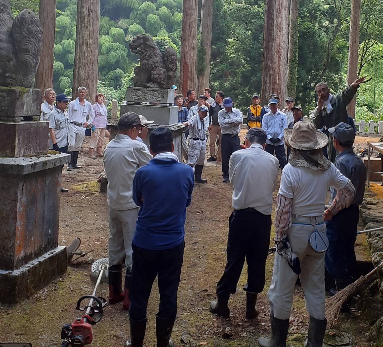 北日野地区自治振興会 日野山登山整備作業