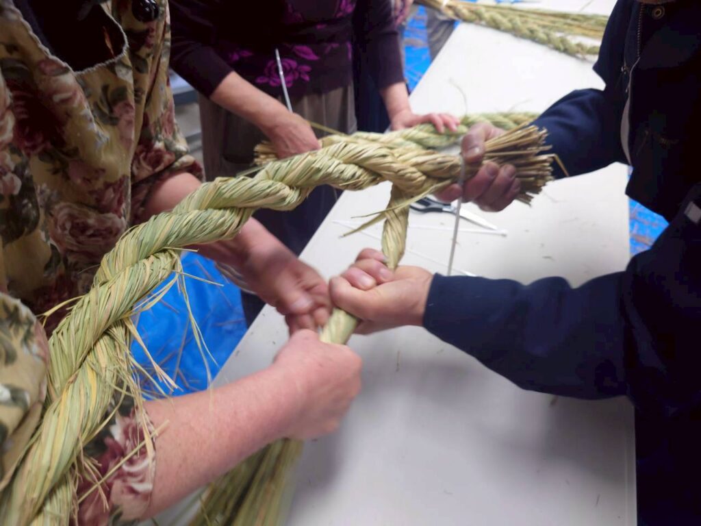 北日野地区自治振興会 しめ縄づくり