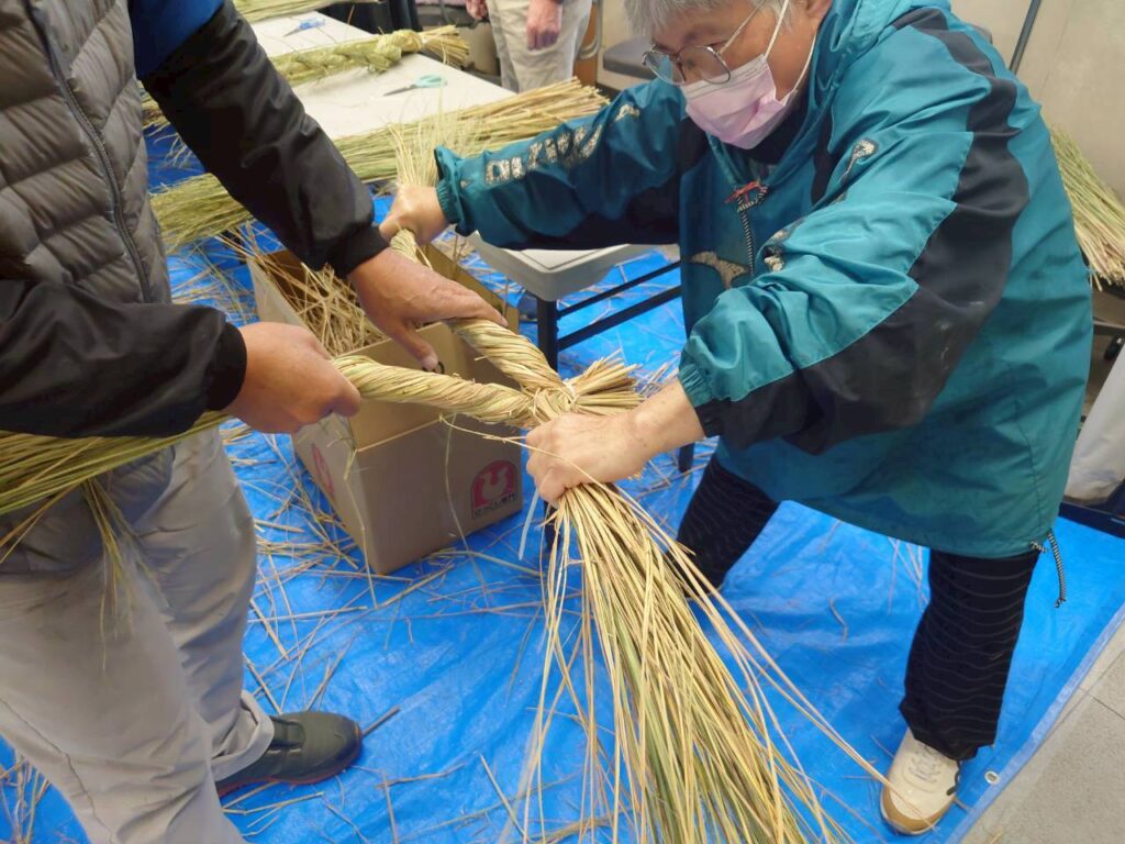 北日野地区自治振興会 しめ縄づくり