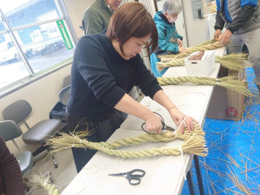 北日野地区自治振興会 しめ縄づくり