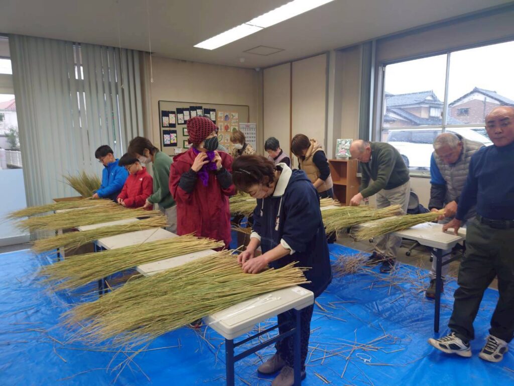 北日野地区自治振興会 しめ縄づくり