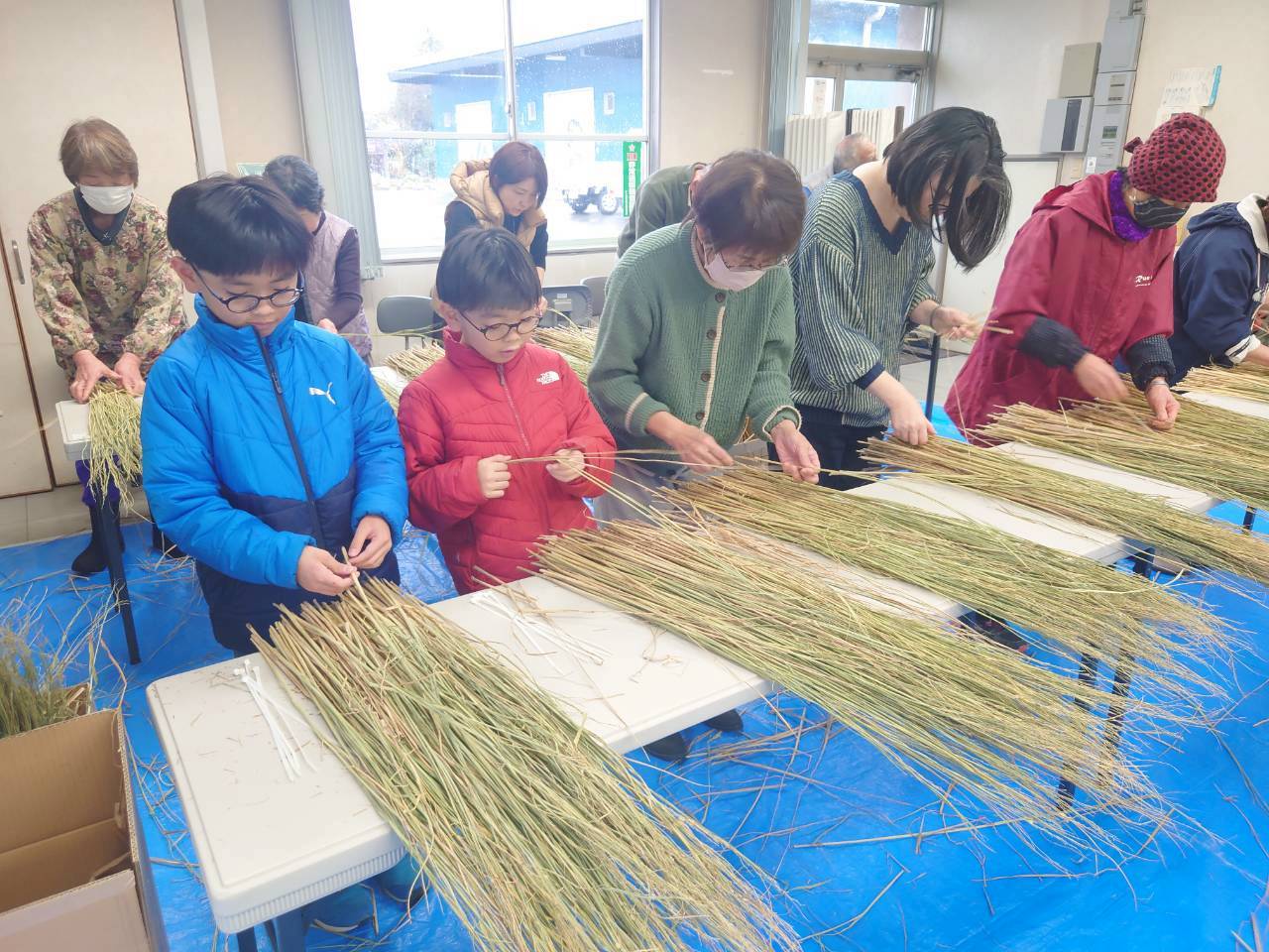 北日野地区自治振興会 しめ縄づくり