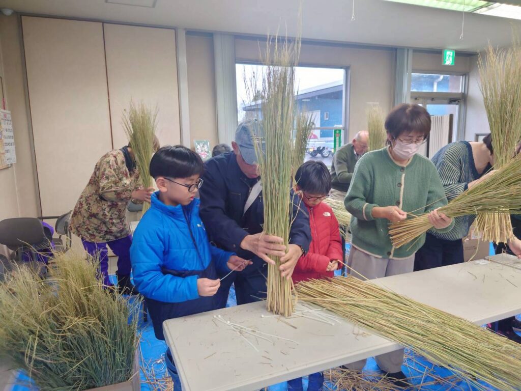 北日野地区自治振興会 しめ縄づくり