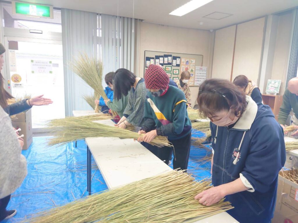 北日野地区自治振興会 しめ縄づくり