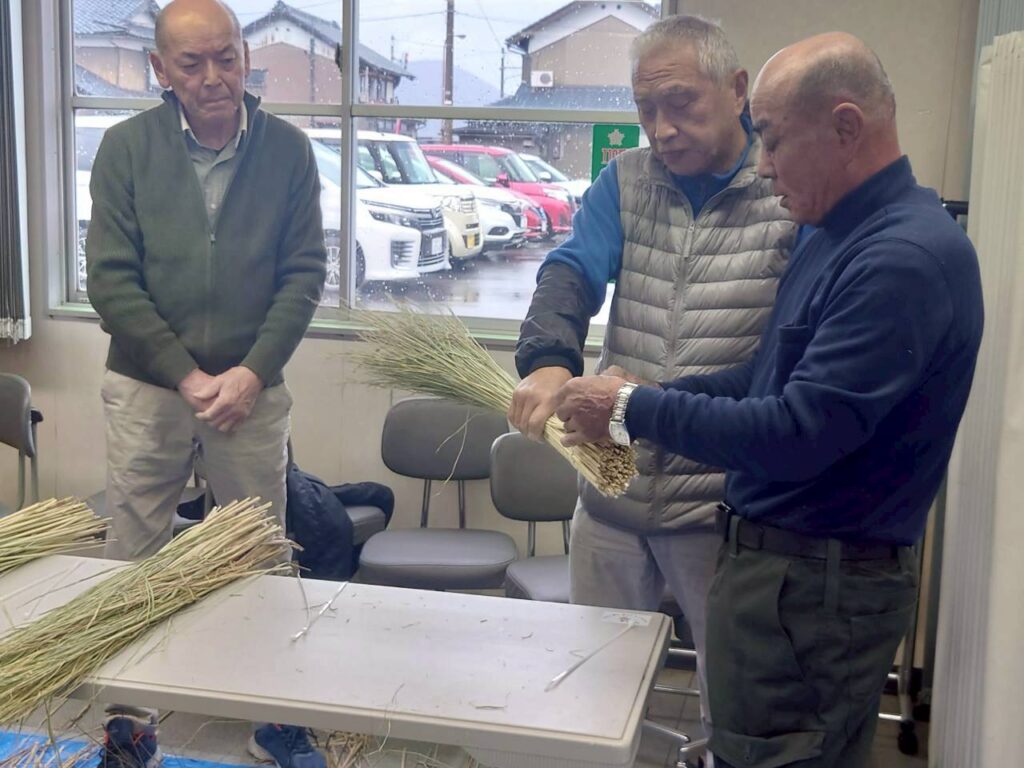 北日野地区自治振興会 しめ縄づくり