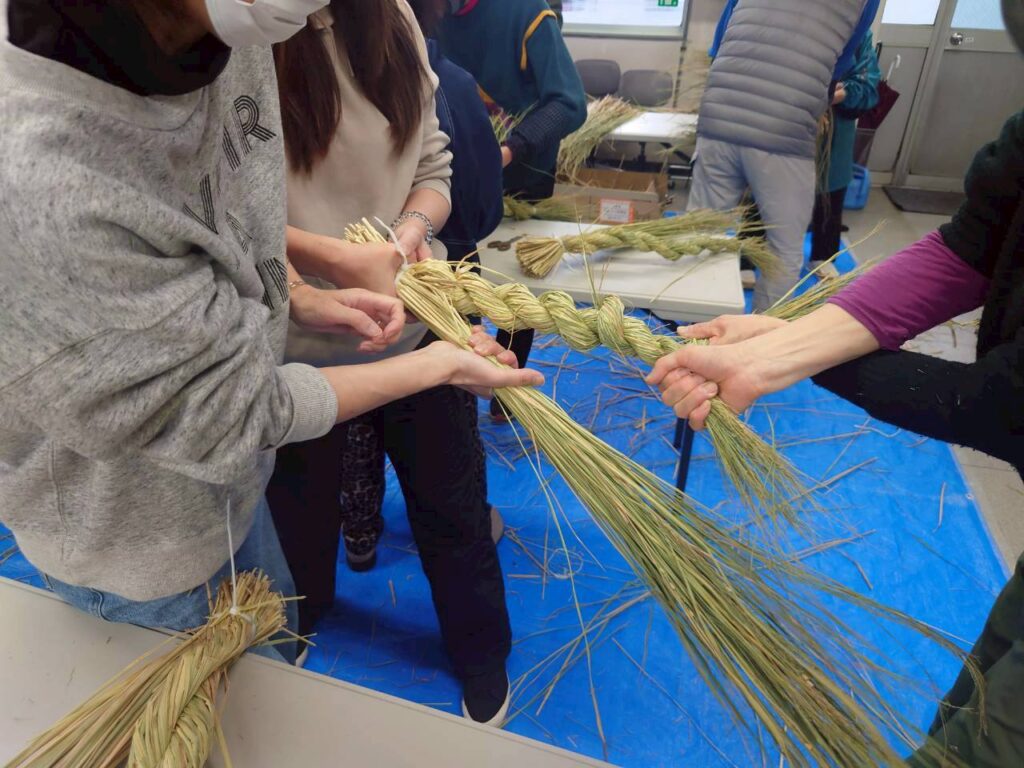 北日野地区自治振興会 しめ縄づくり