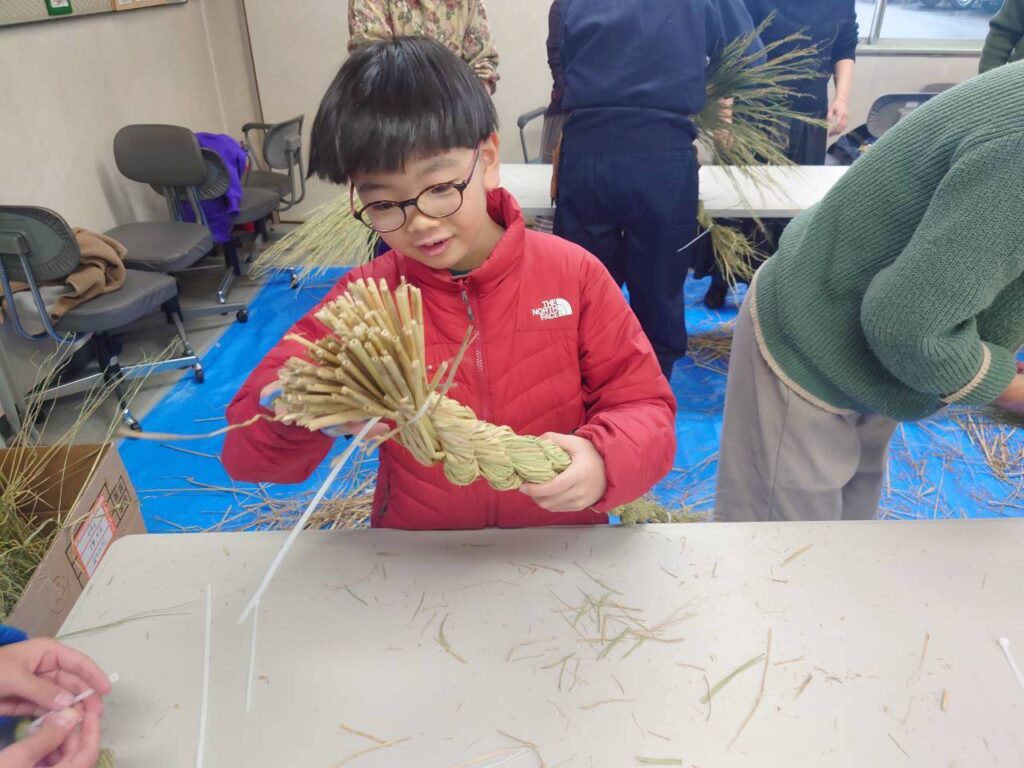 北日野地区自治振興会 しめ縄づくり