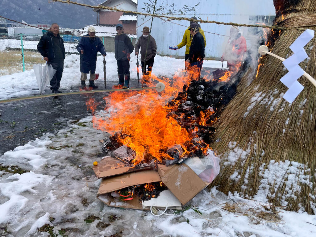 北日野地区自治振興会 大屋町 左義長