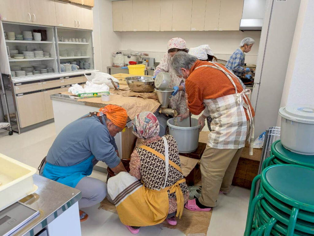 北日野地区自治振興会 味噌づくり教室