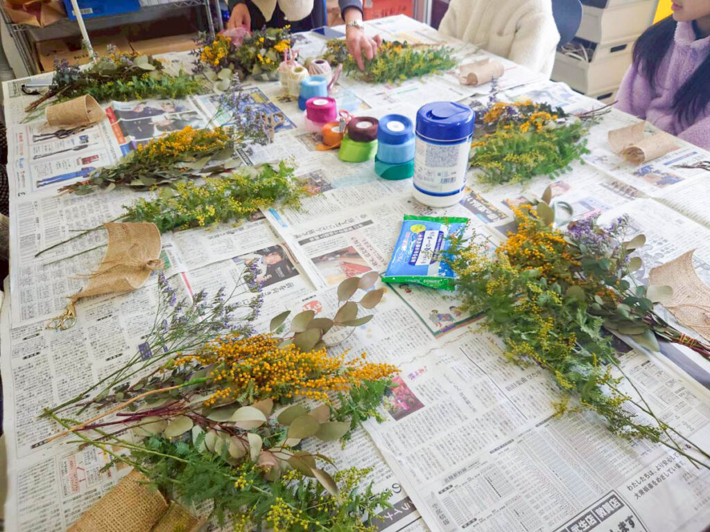 北日野地区自治振興会 ミモザのスワッグづくり