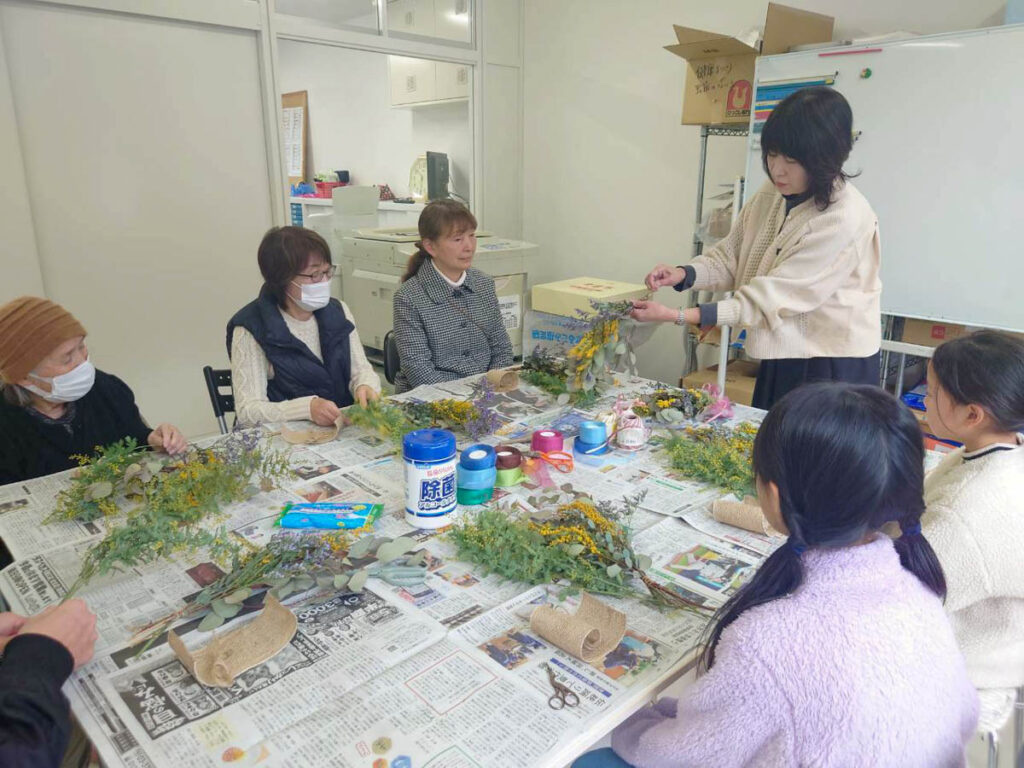 北日野地区自治振興会 ミモザのスワッグづくり