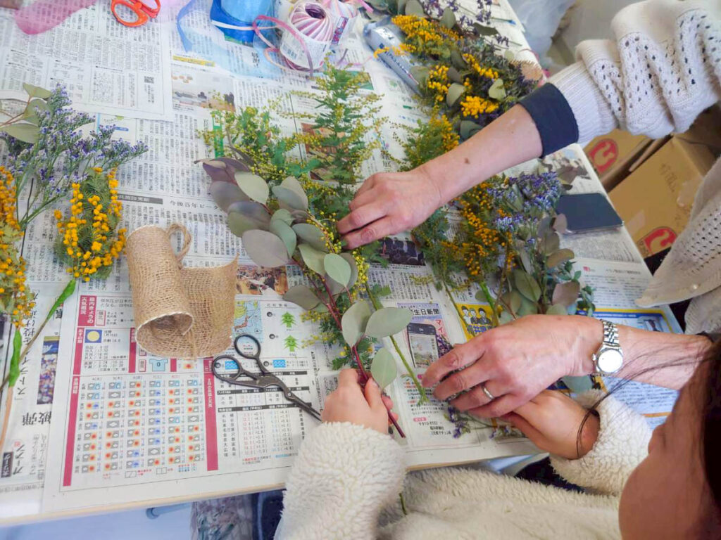 北日野地区自治振興会 ミモザのスワッグづくり