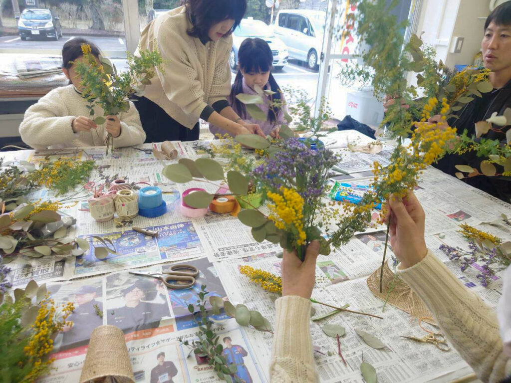 北日野地区自治振興会 ミモザのスワッグづくり