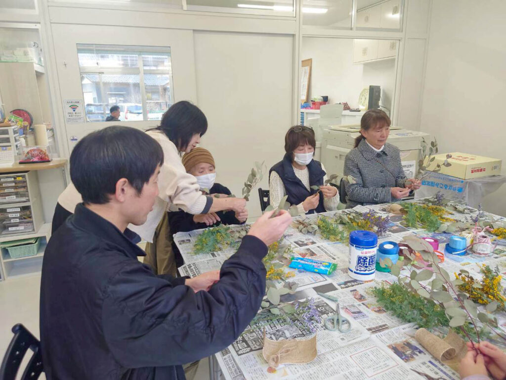 北日野地区自治振興会 ミモザのスワッグづくり
