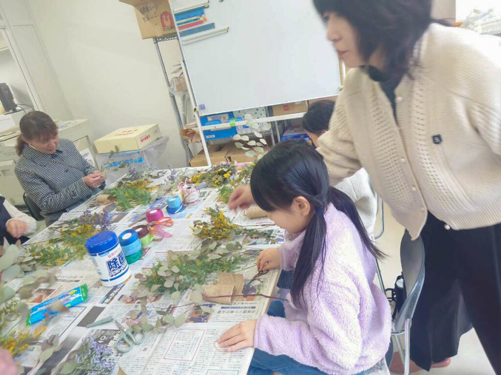 北日野地区自治振興会 ミモザのスワッグづくり