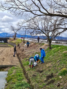 北日野地区自治振興会 雪どけクリーン作戦