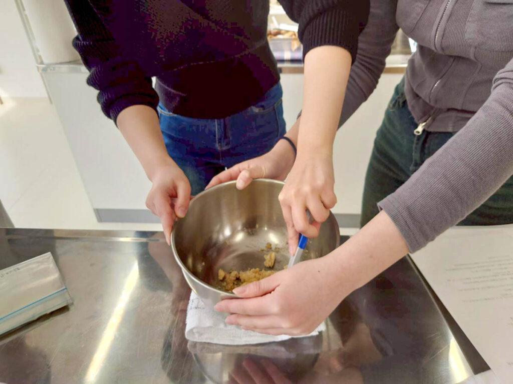 北日野地区自治振興会 きたひの青年お菓子作り教室