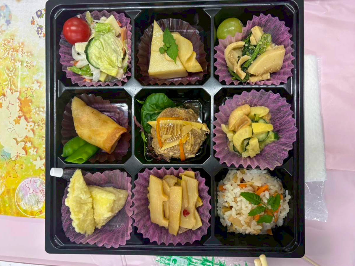 北日野地区自治振興会 タケノコ料理試食会