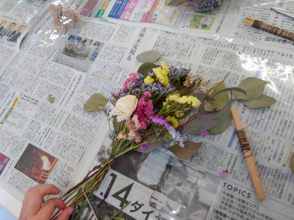 北日野地区自治振興会 母の日フラワーアレンジメント作り