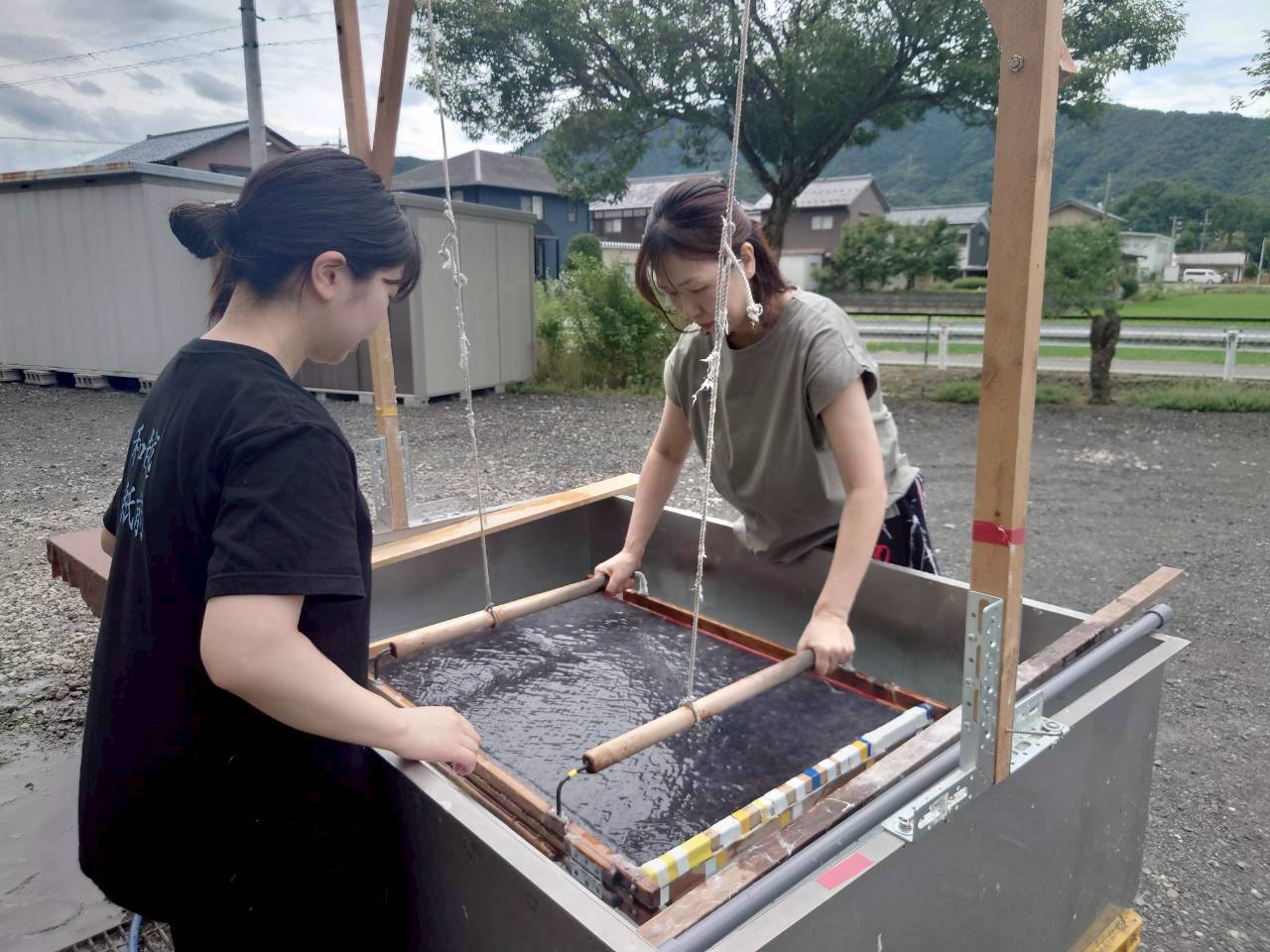 北日野地区自治振興会 紙漉き体験