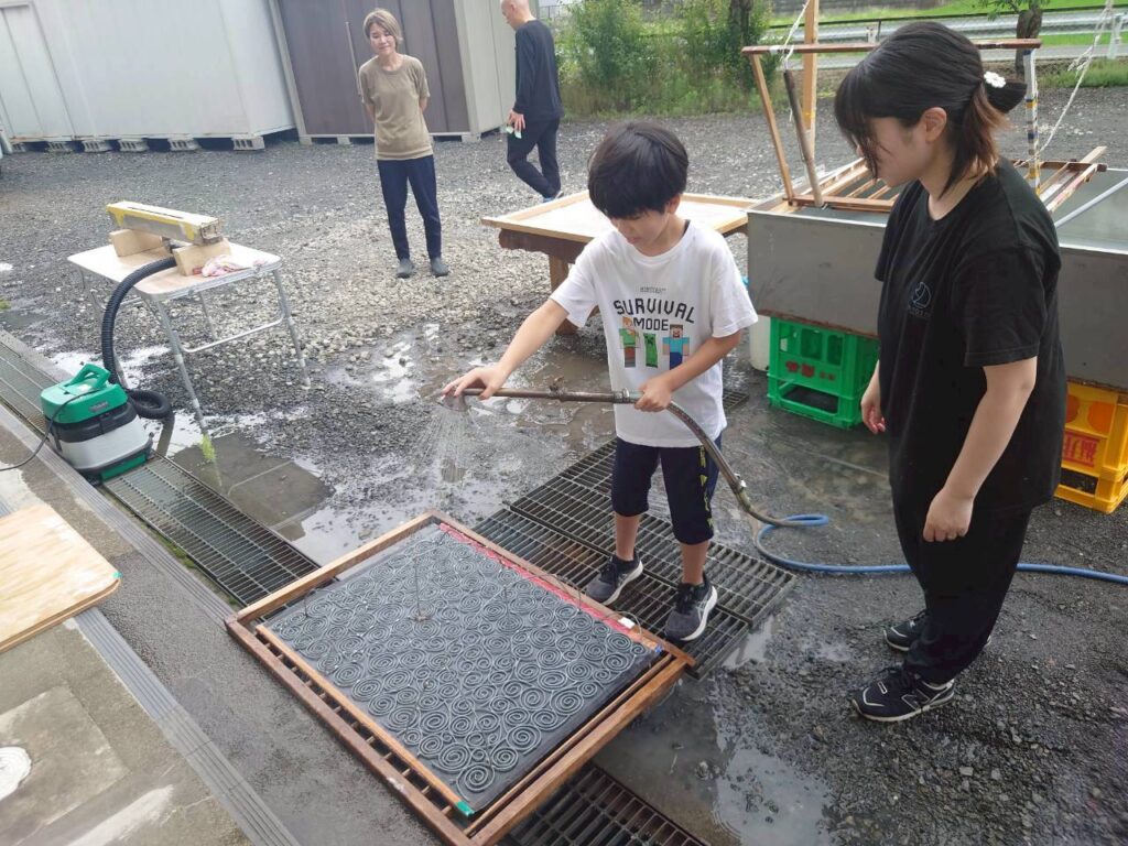 北日野地区自治振興会 紙漉き体験