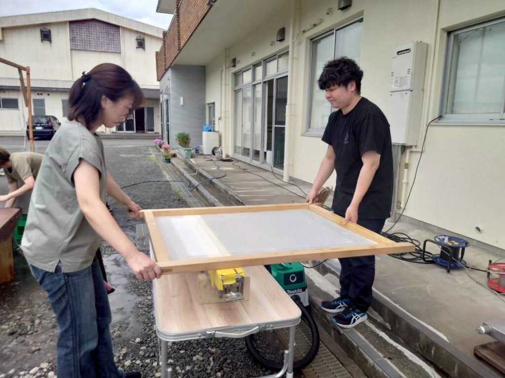 北日野地区自治振興会 紙漉き体験