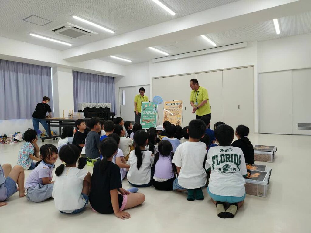 北日野自治振興会 講座の説明を聞く子どもたち