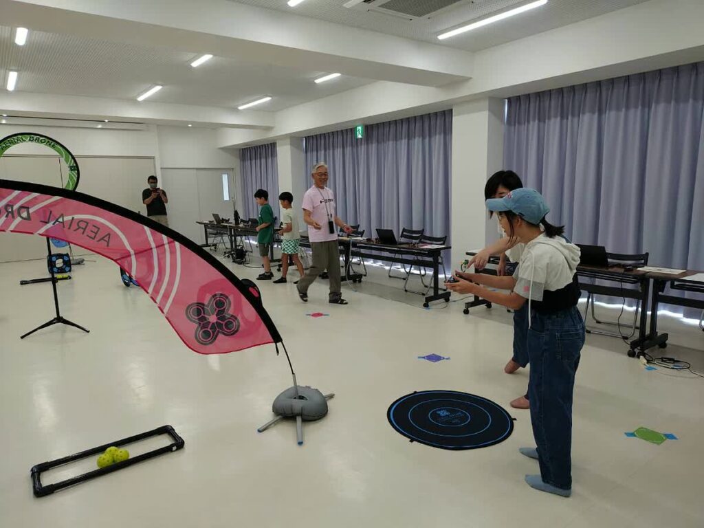 北日野自治振興会 ドローンプログラミング体験会の様子