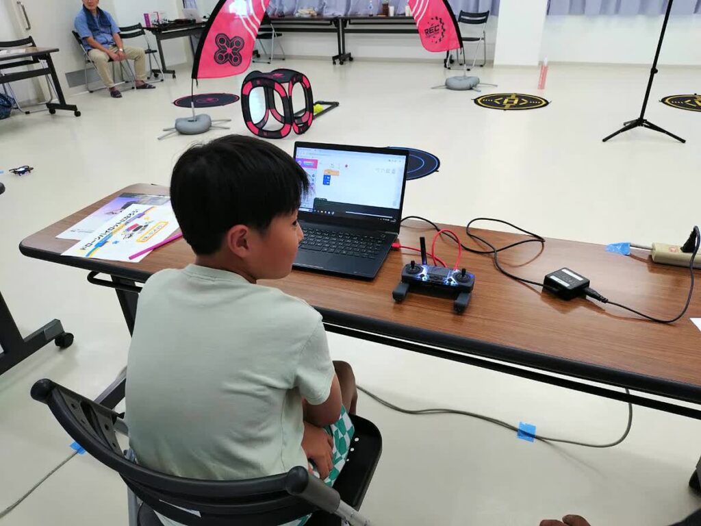北日野自治振興会 ドローンプログラミング体験会の様子