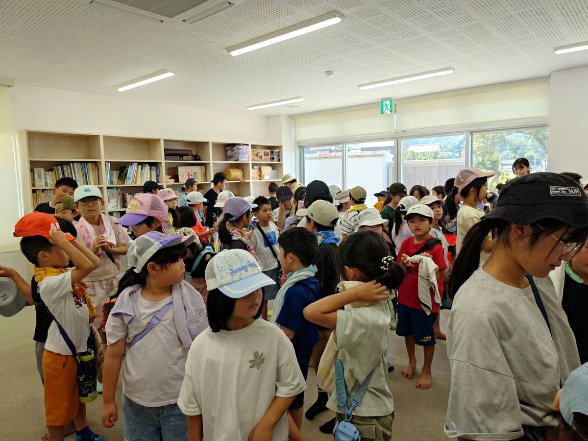 北日野自治振興会 流しそうめんを楽しみに集まった子どもたち