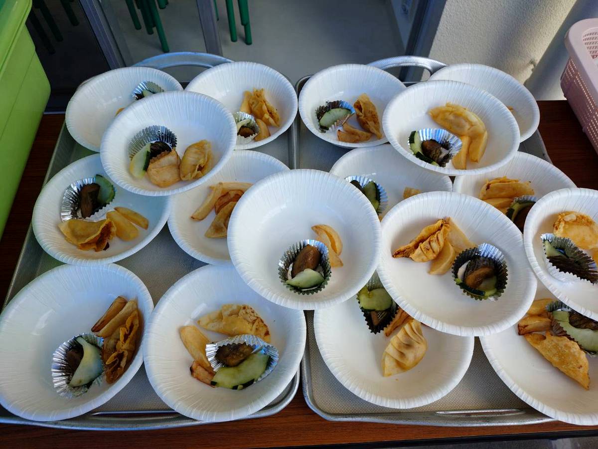 北日野自治振興会 流しそうめんと一緒に用意されたおかず