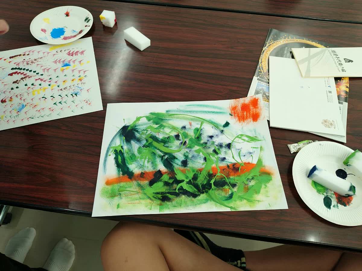 北日野自治振興会 スポンジで描いた越前和紙の作品