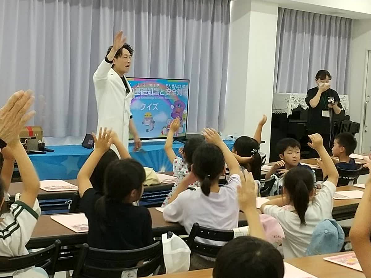 北日野自治振興会 原子力の基礎知識をクイズ形式で学ぶ子どもたち