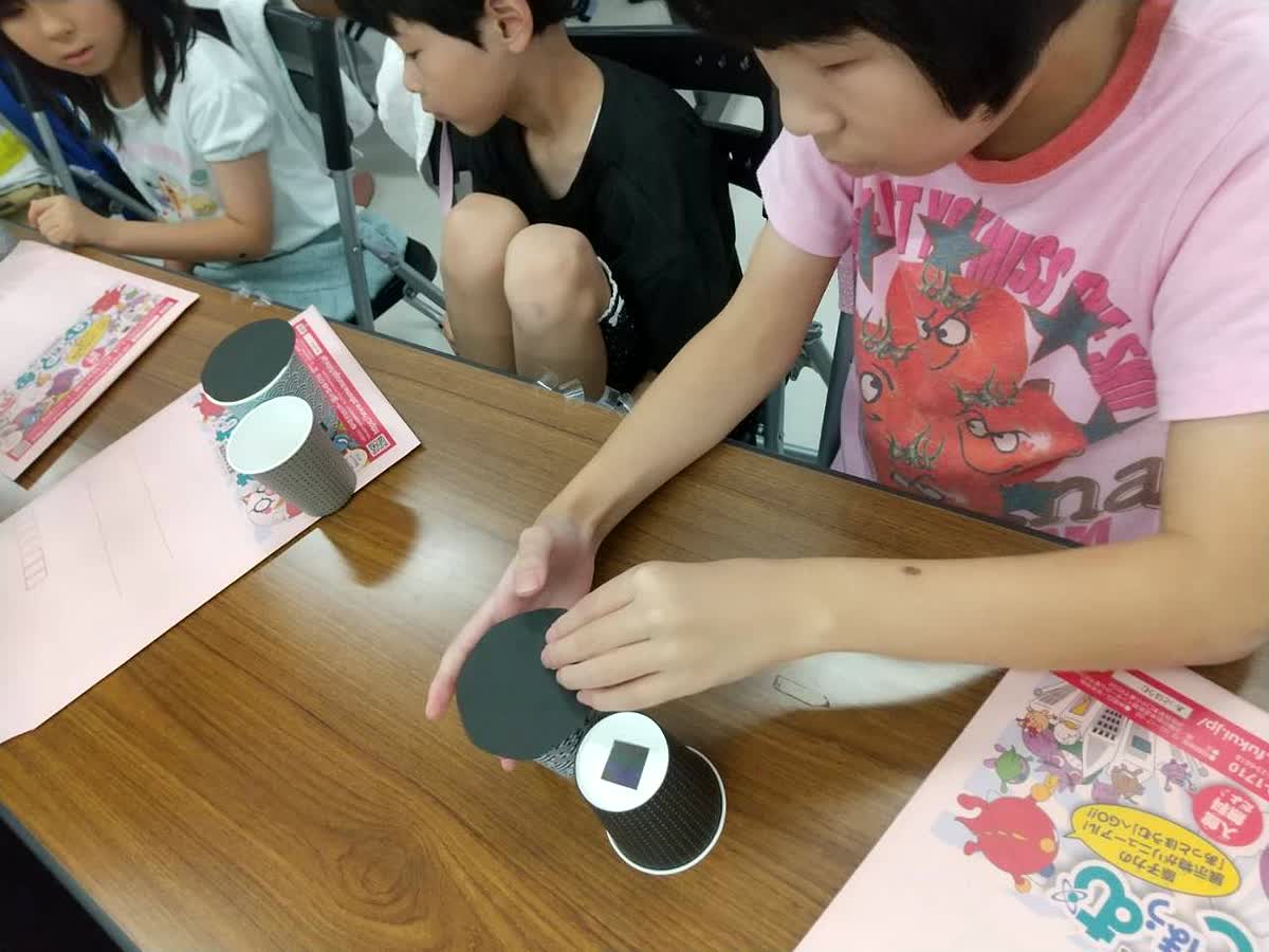 北日野自治振興会 紙コップを使った万華鏡づくり