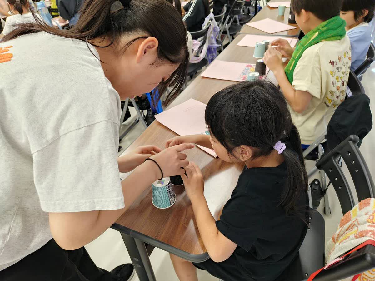 北日野自治振興会 万華鏡づくりに取り組む子ども