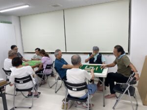北日野自治振興会 健康麻雀教室で麻雀を楽しむ参加者