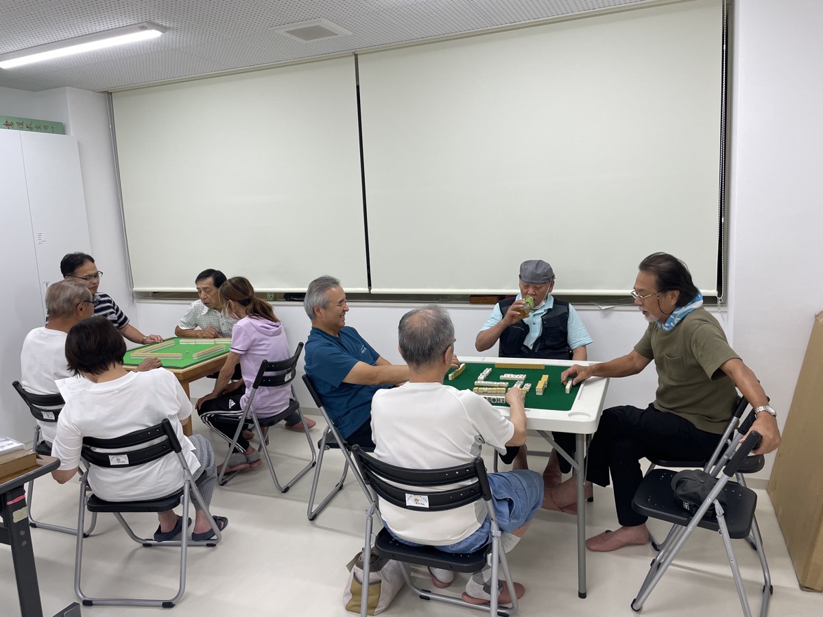 北日野自治振興会 健康麻雀教室で麻雀を楽しむ参加者