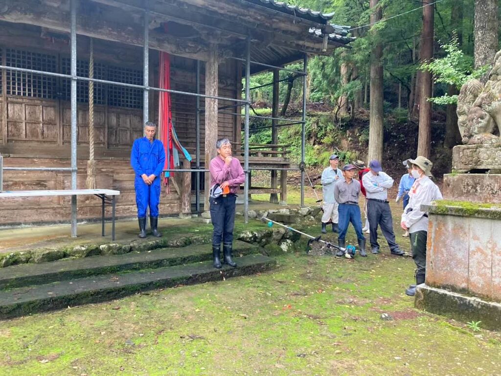 北日野自治振興会 村国山・日野山荒谷滝の整備に集まった参加者
